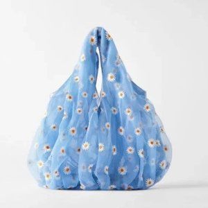 NWTS Zara tulle mini bucket bag in blue with daisies